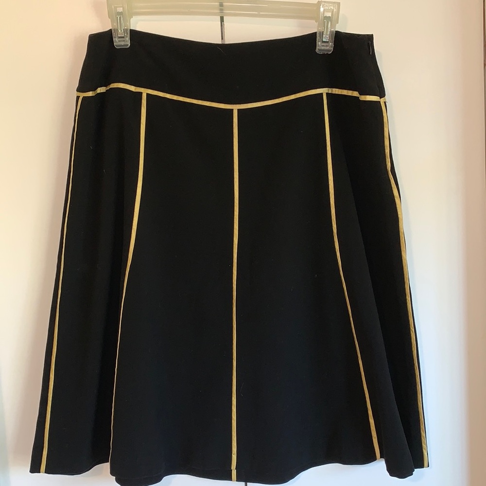 Super Cute Flirty Skirt. Bee Springtime Fun